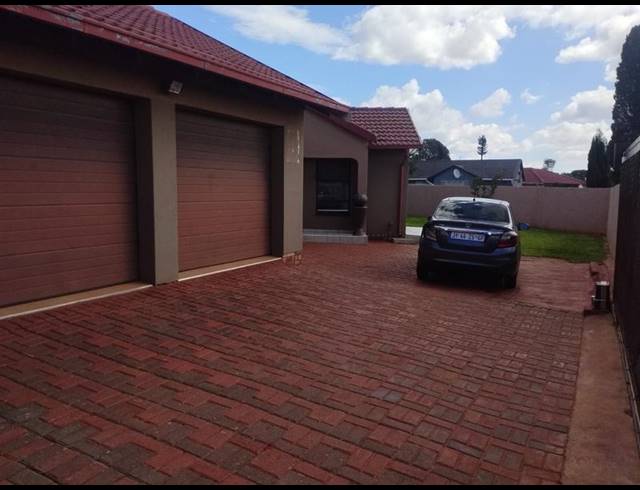 3 BEDROOM HOUSE FOR SALE IN ZAKARIYYA PARK